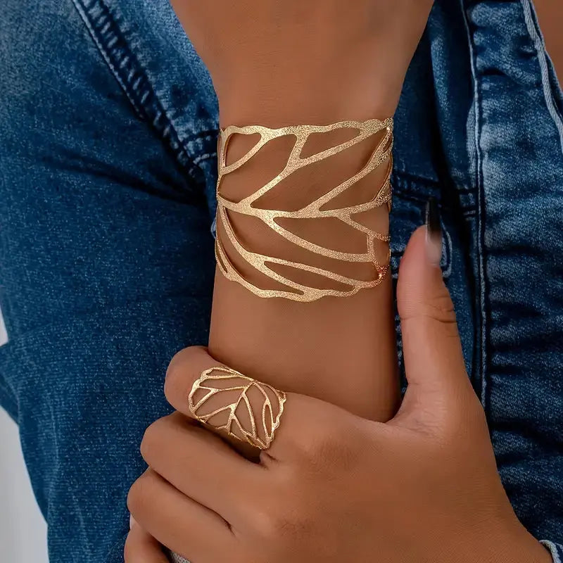 Vintage narukvica s dizajnom lišća