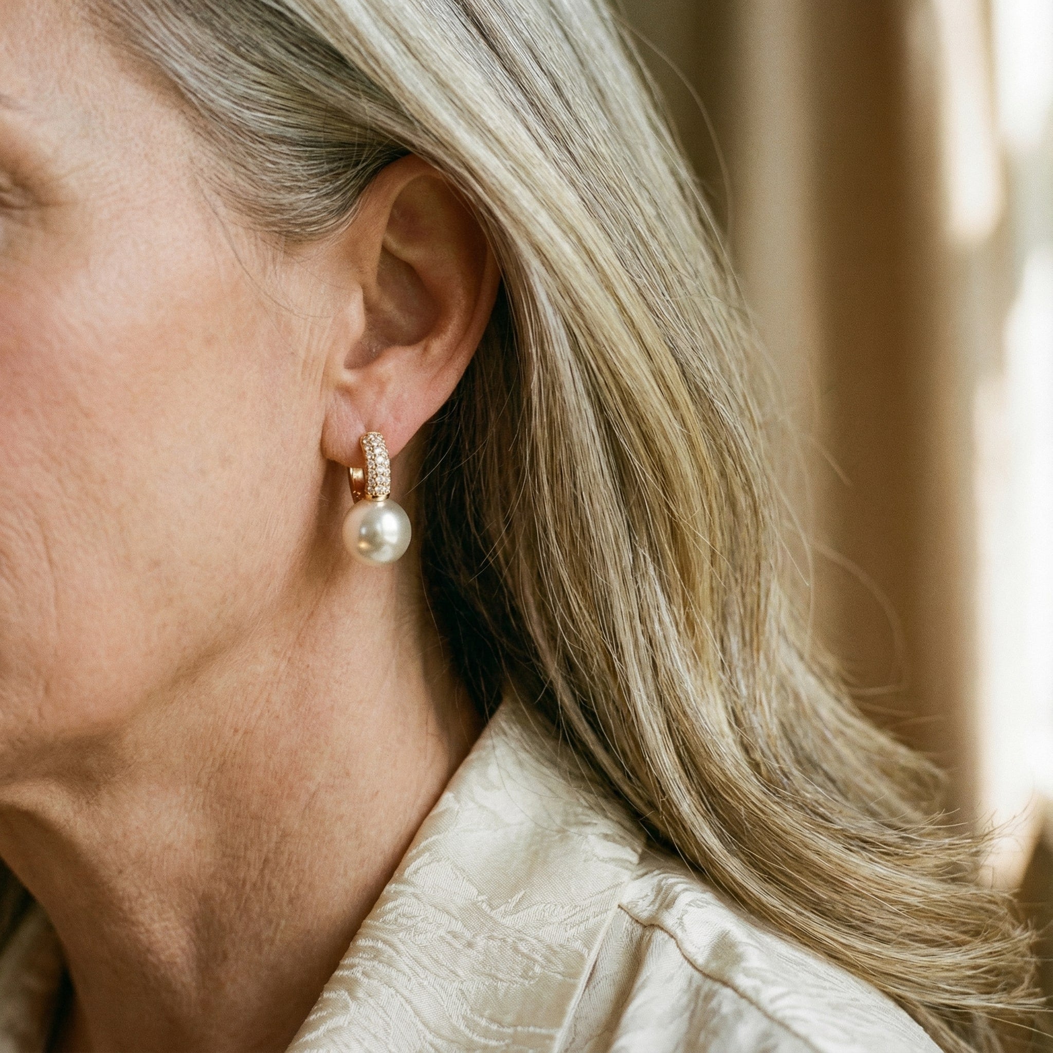 Naušnice s biserima i resicama