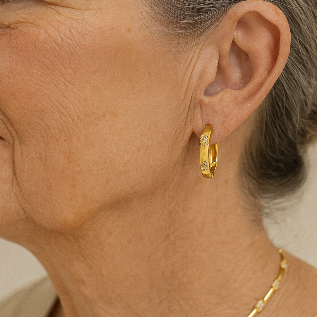 Vintage naušnice s cvijetom u zlatu