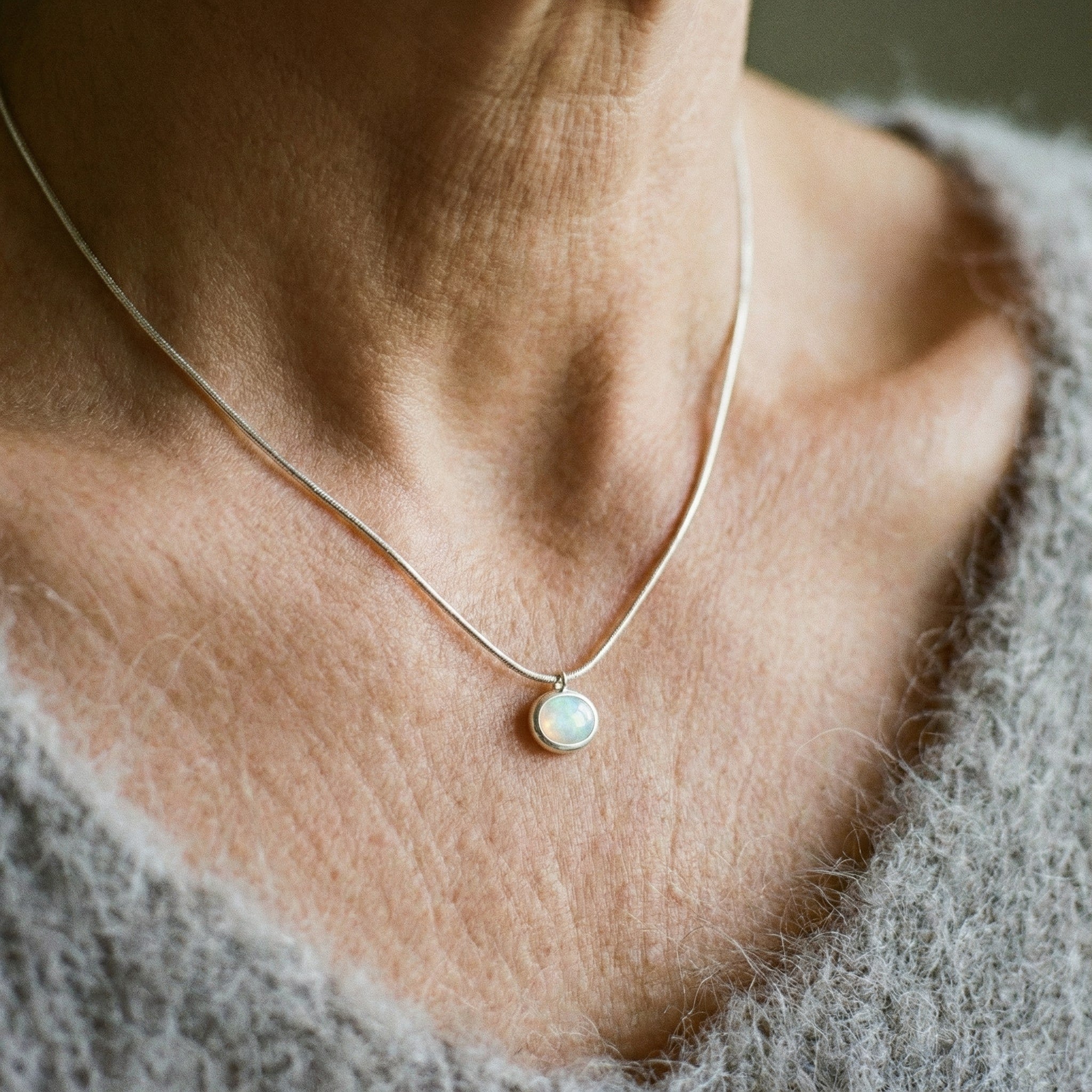 Klasičan ogrlica s solitaire privjeskom od srebra