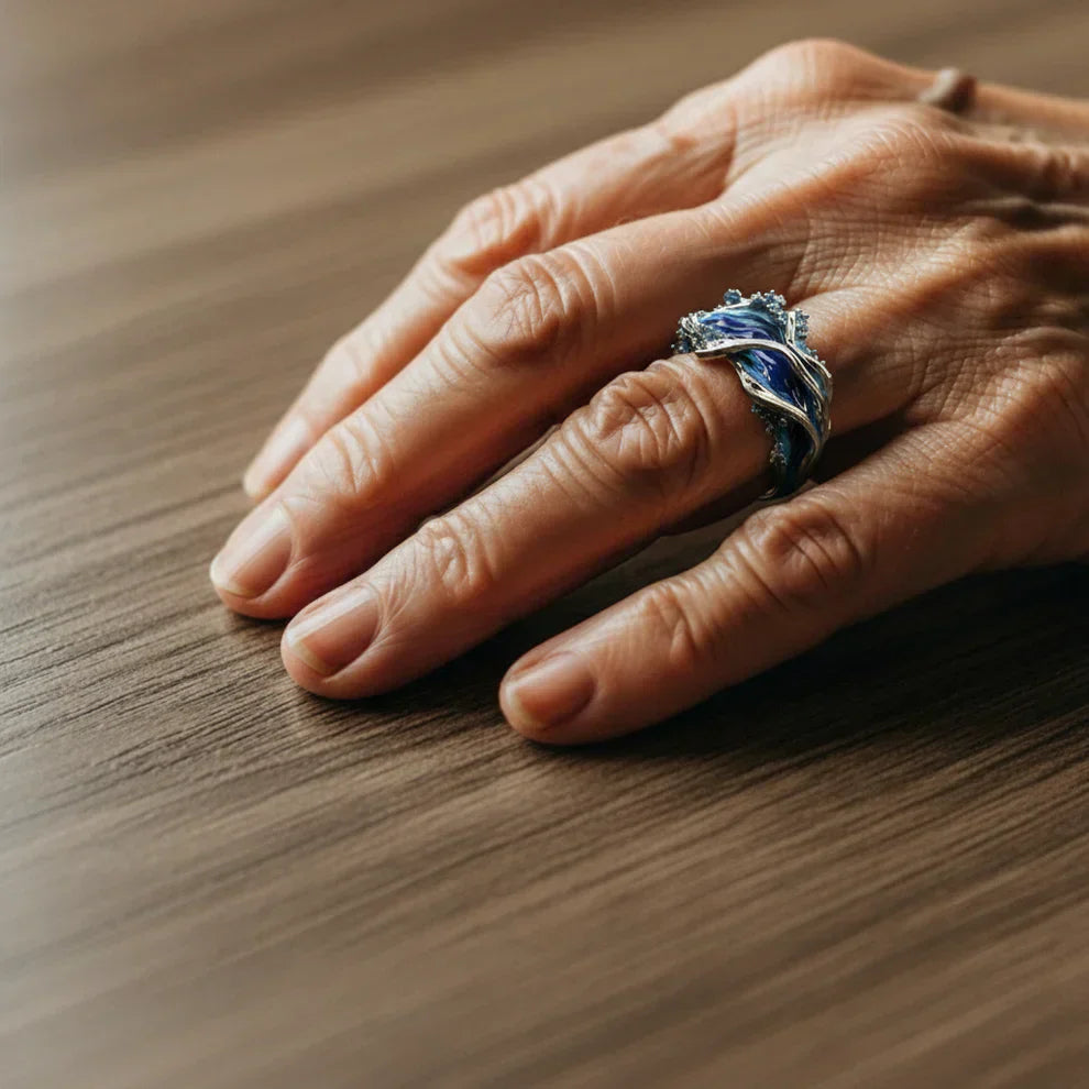 Vintage zlatni prsten s morskim valovima