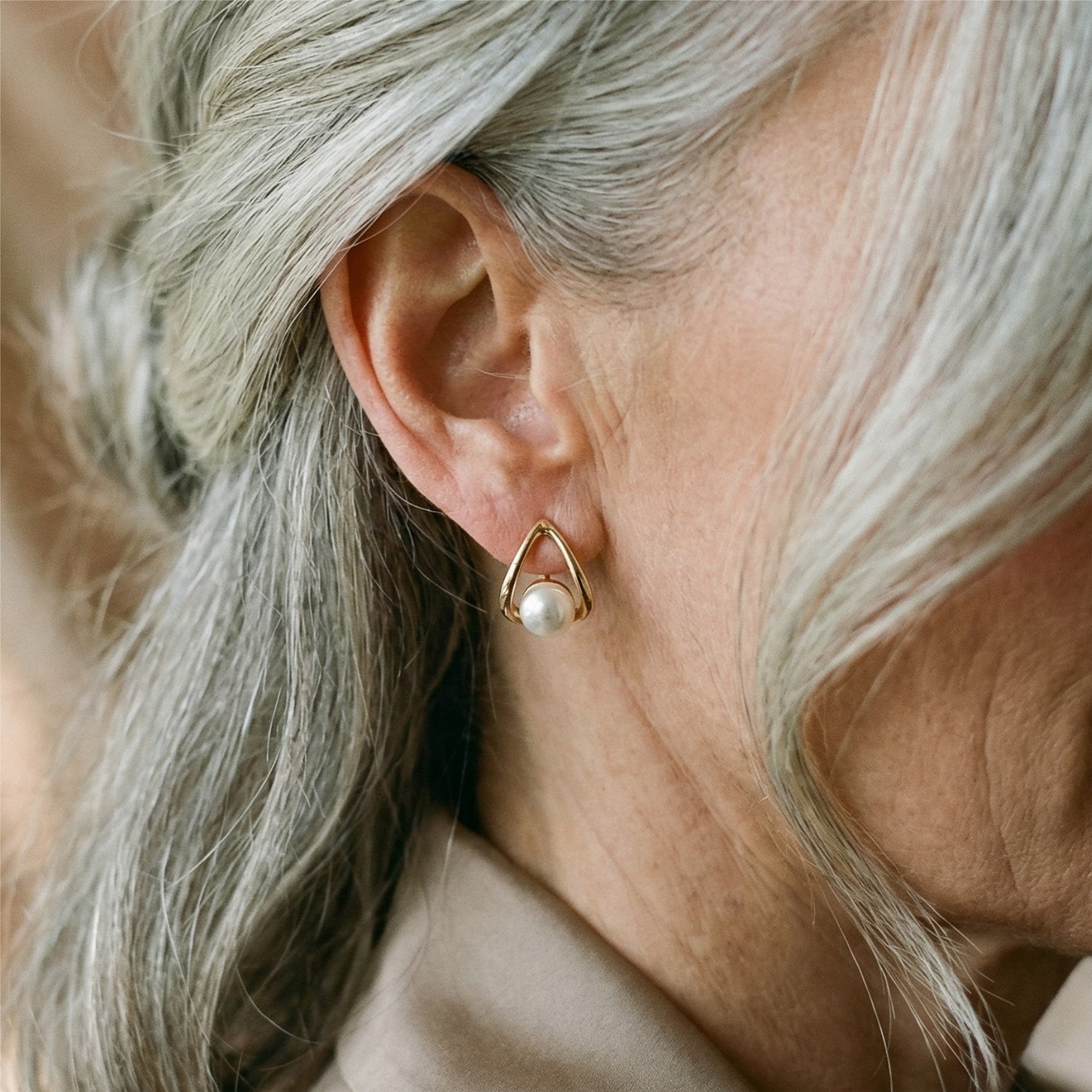 Trokutaste Naušnice s Elegantnim Perlama