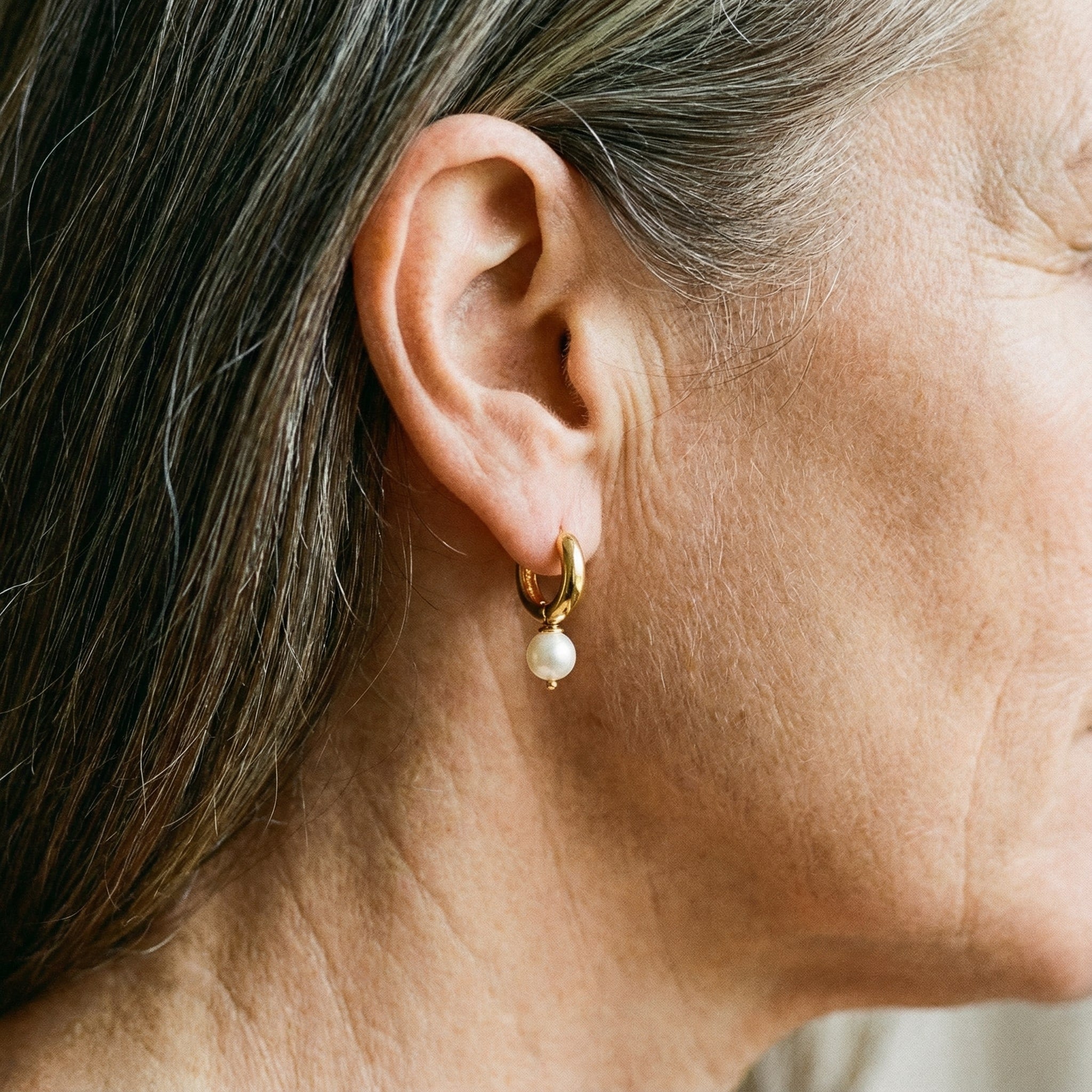 Mali zlatni naušnice