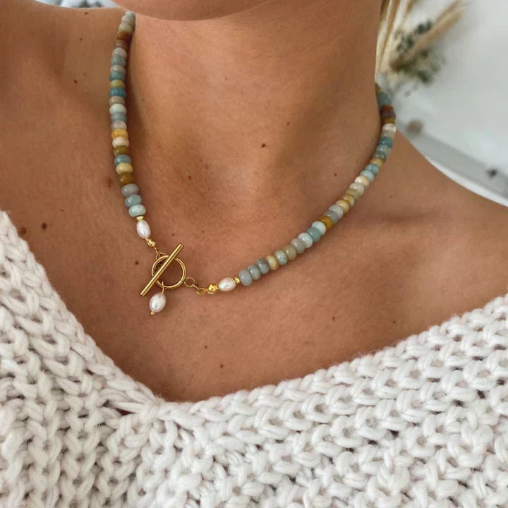 Vintage zlatna ogrlica s kamenom