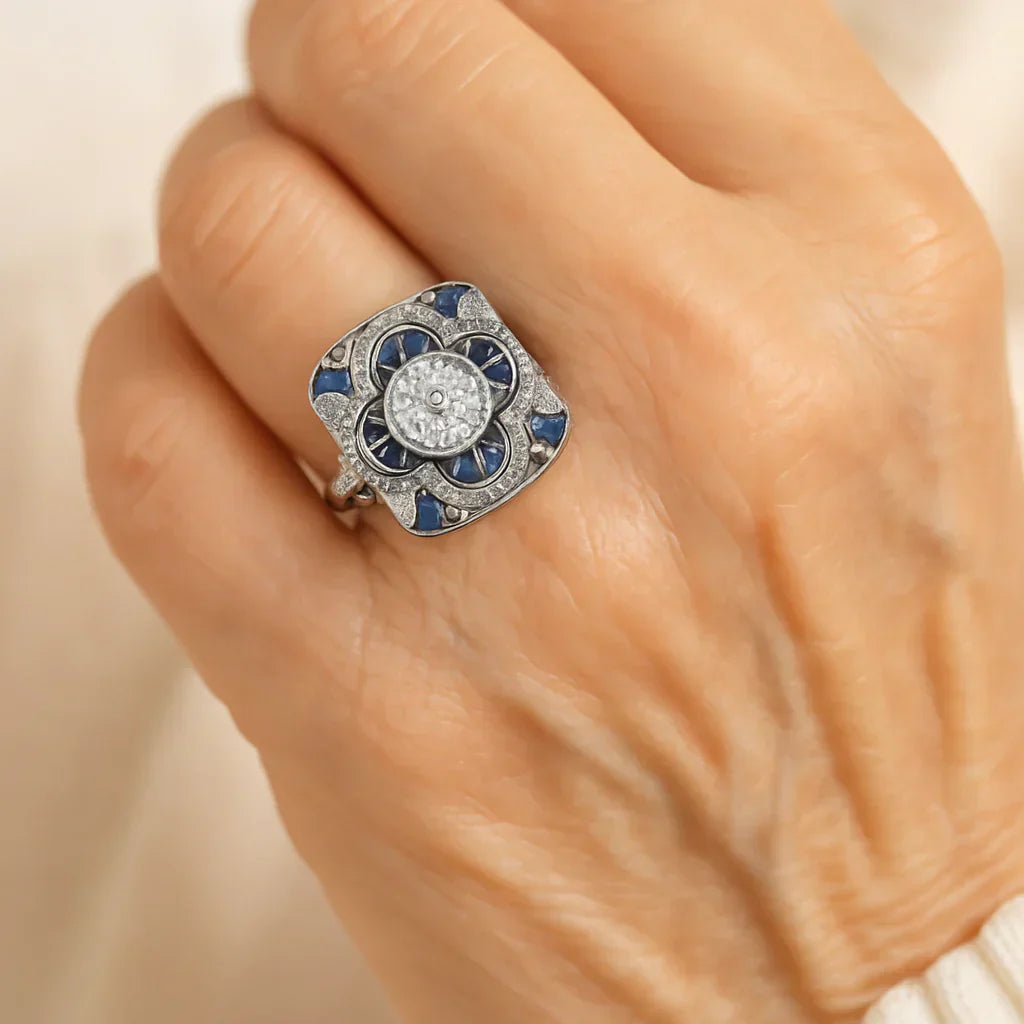 Vintage prsten u srebrnoj boji s plavim cirkonijem