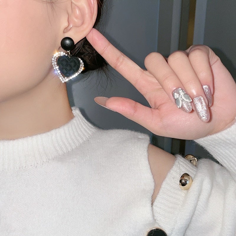 Naušnice u Crnom Srcu od Zlata