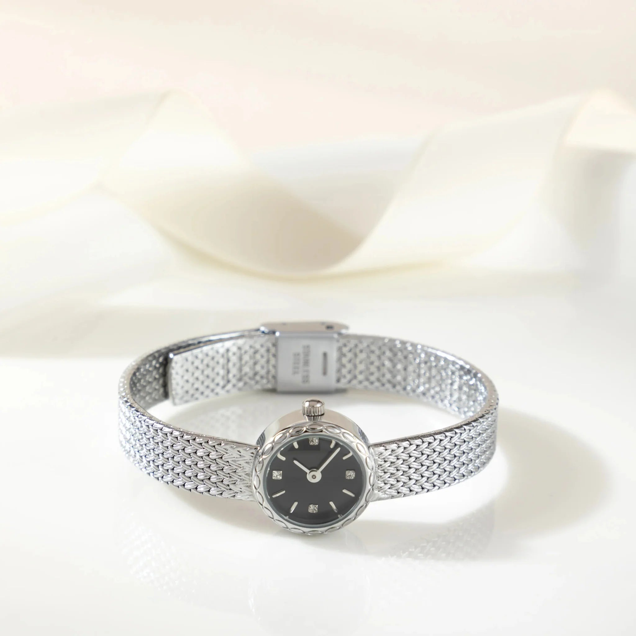 Sara | Minimalistički Sat