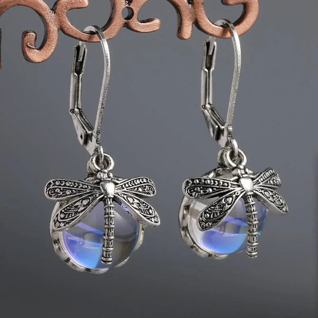 Srebrne okrugle naušnice s zlatnikom